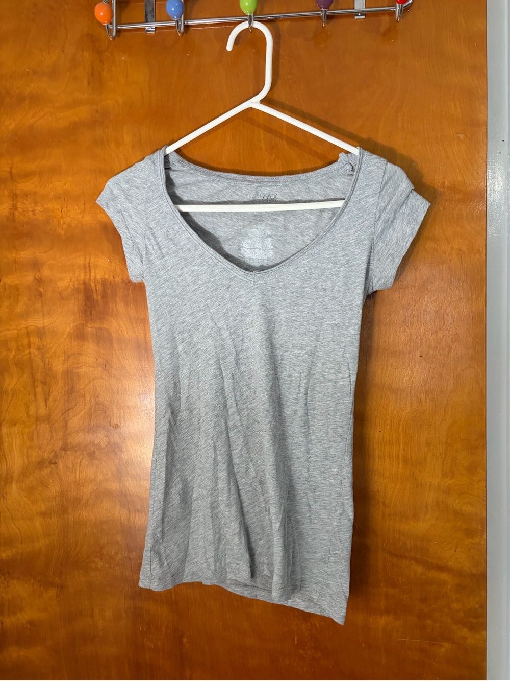 BCBGMaxAzria Light Gray V-Neck Short Sleeve Tee